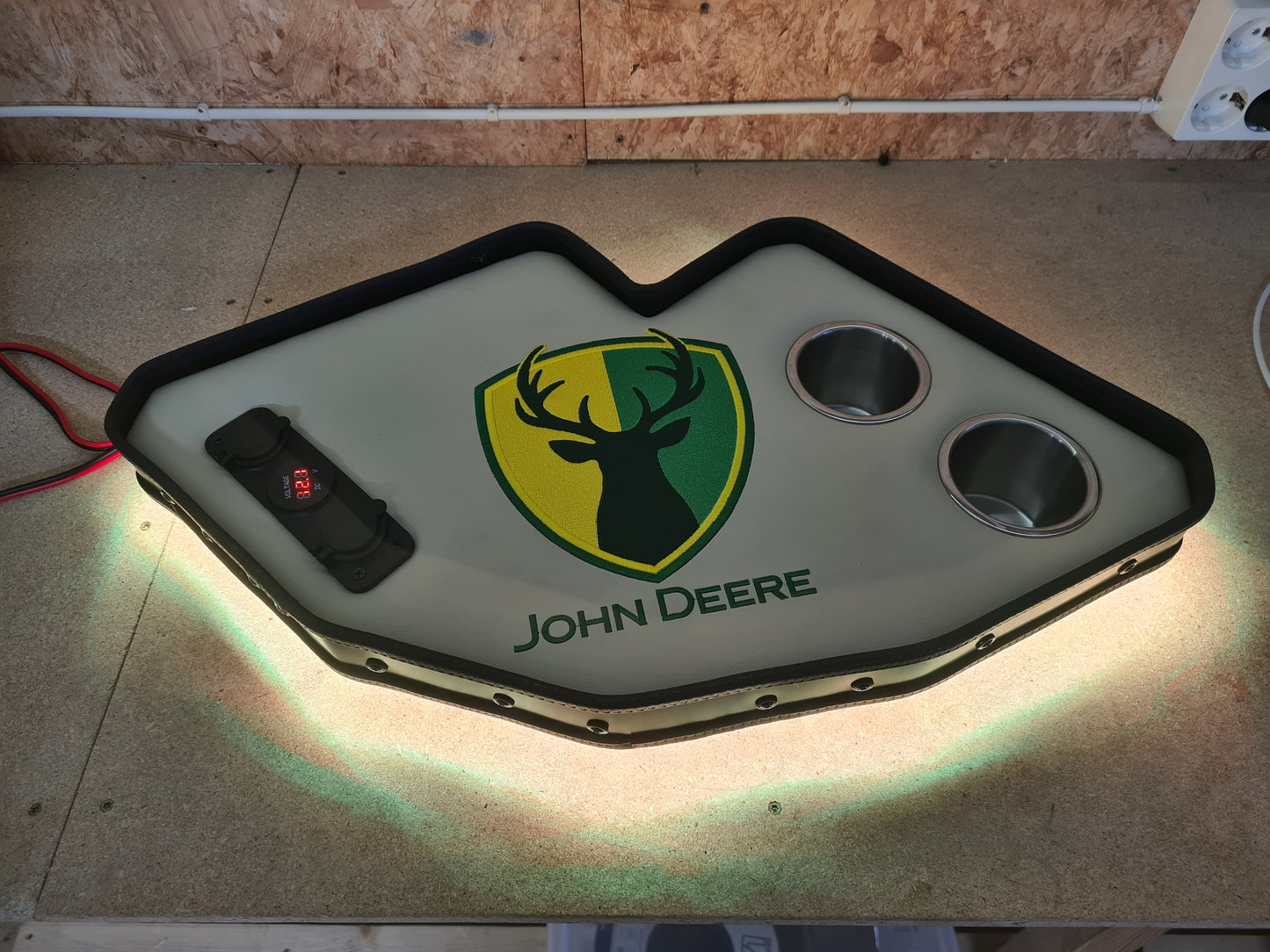 Traktorbord. John Deere 6-7