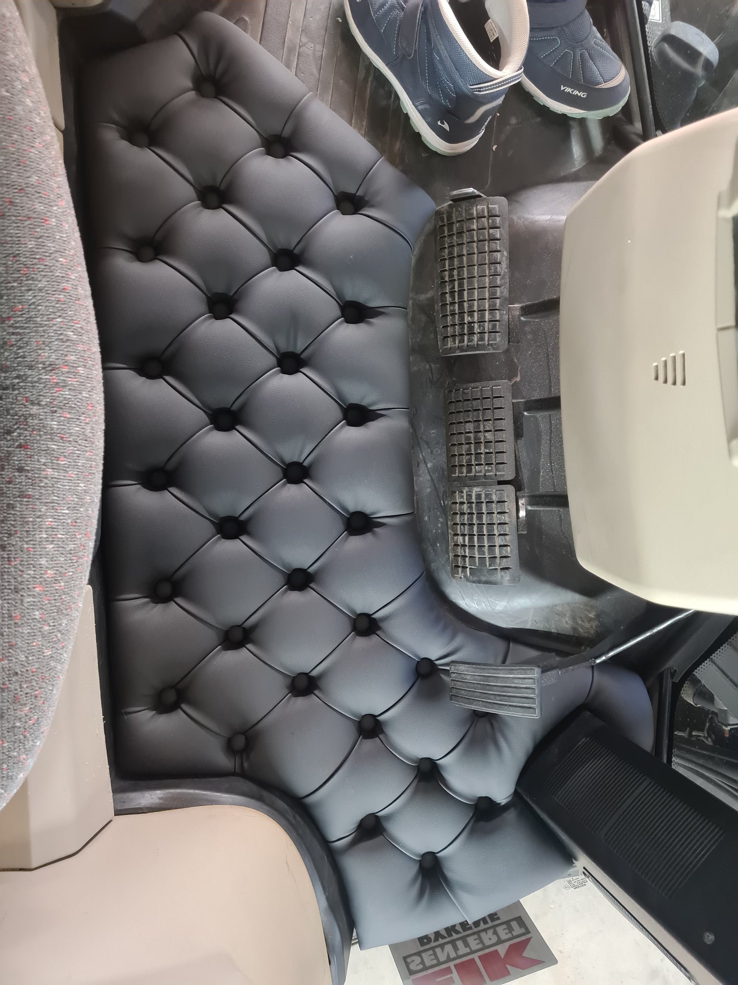 Gulvmatte med knapper