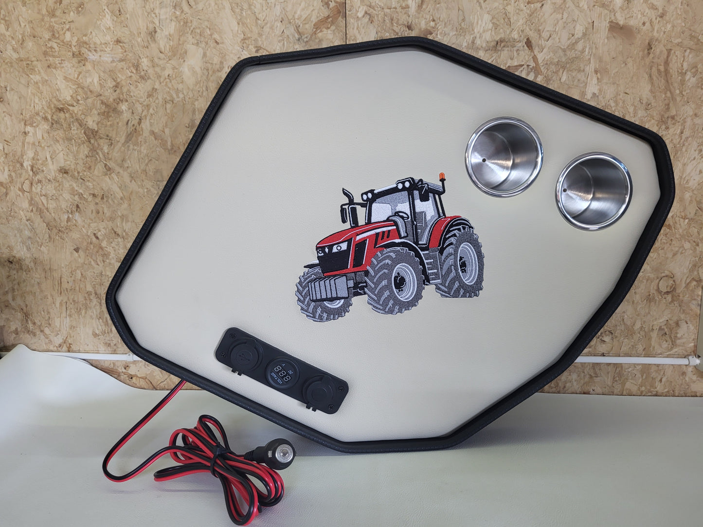 Traktorbord passer til Massey Ferguson 6S