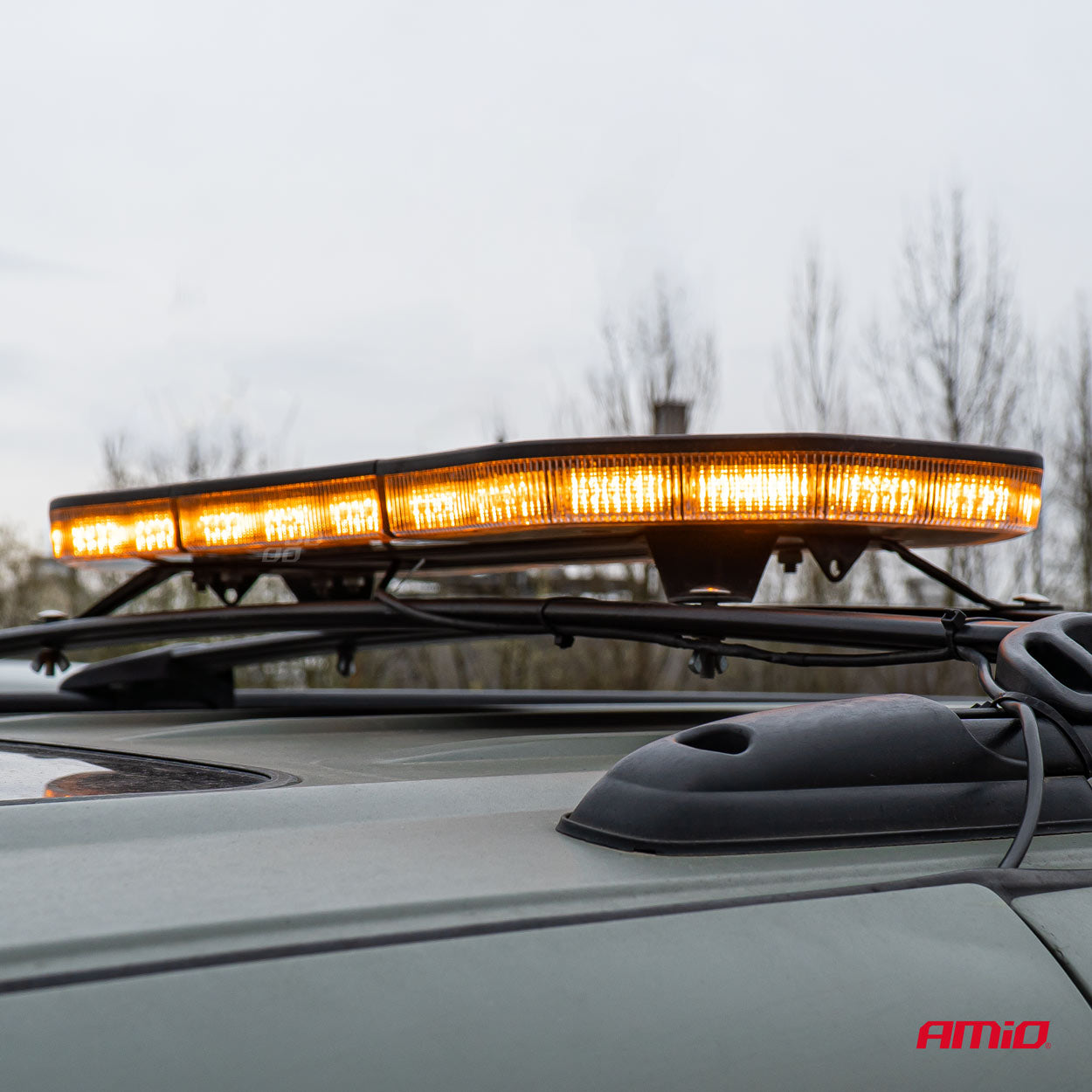 LED varsellysbjelke med 51 blinkemønstre, 117 cm, R65- og R10-godkjent, 12–24 V, AMIO-03344.