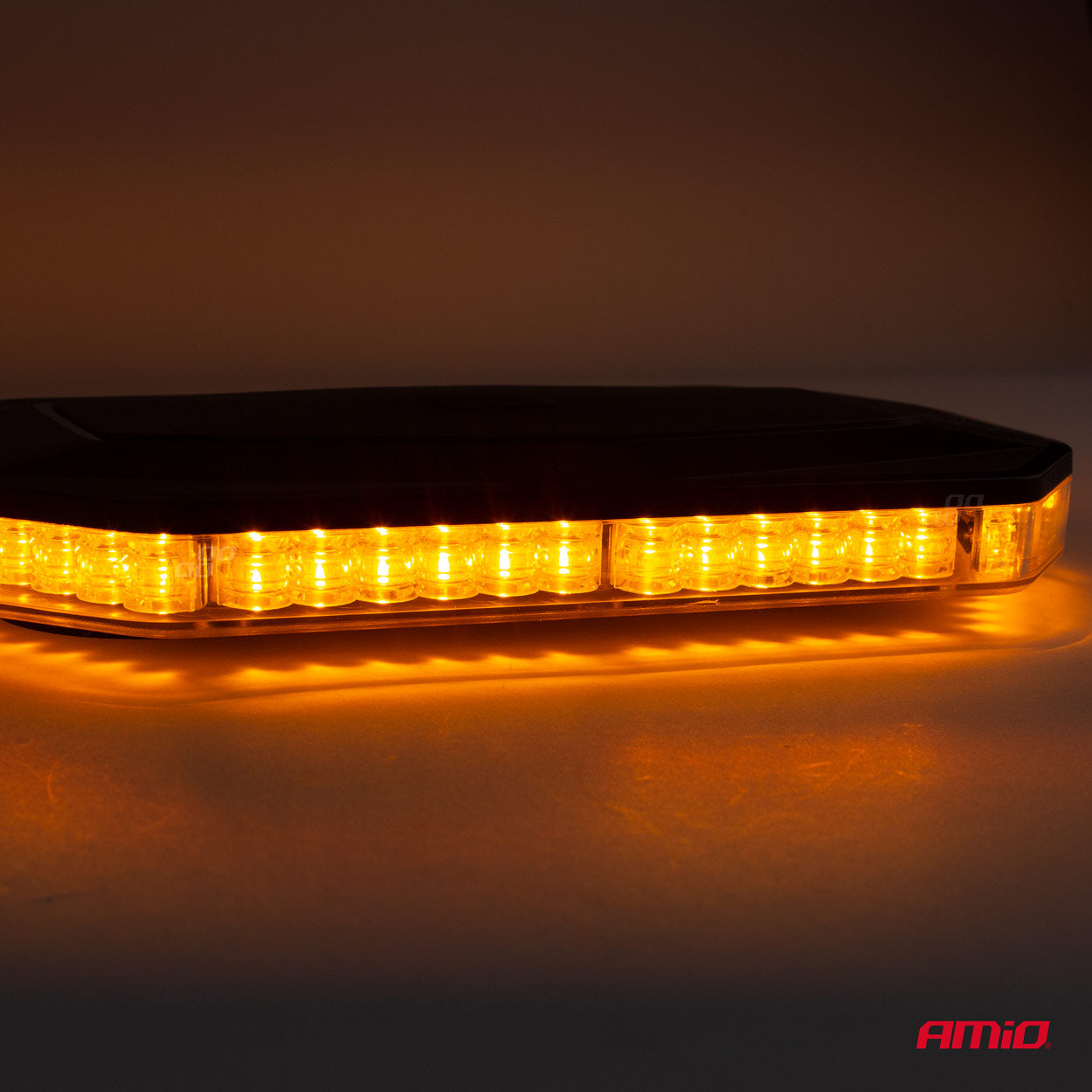 LED varsellysbjelke WLB78 med magnetfeste, 293 × 171 mm, R65- og R10-godkjent, 48 LED, 12–24 V, IP56, AMIO-02920.